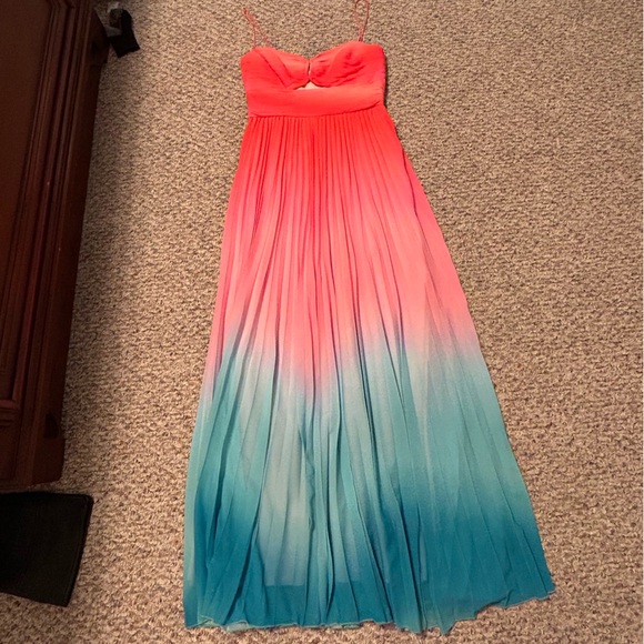 Amur Emmett Pleated Ombré Gown size 6 - Picture 3 of 5